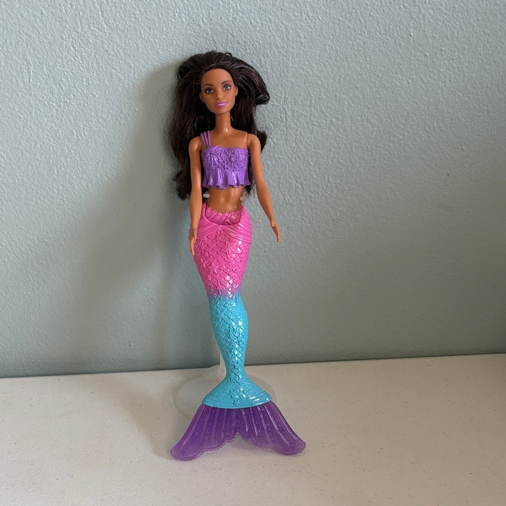 2017 Mattel Barbie Dreamtopia Hispanic Mermaid Doll with Pink and Purple Tail